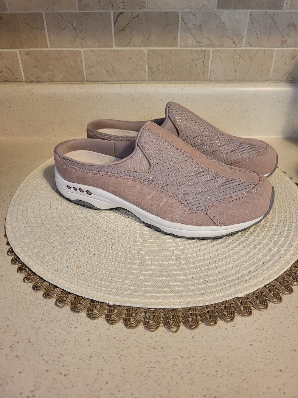 Easy Spirit Traveltime Comfort Slip-On Clog for Women in Dusty Rose Sz. 8.5